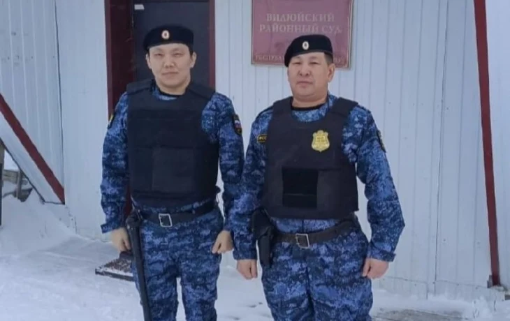 Судебные приставы задержали подозрительного мужчину и передали сотрудникам ДПС