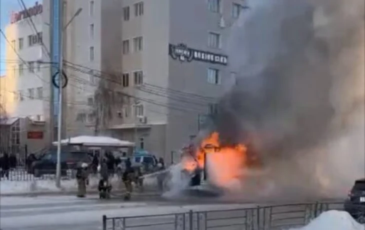 Прокуратура проверяет возгорание автобуса в Якутске