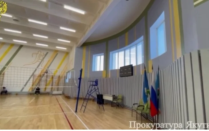 Бил тетрадью и пластмассовой трубой: В Якутии бывший учитель физкультуры предстанет перед судом за жестокое обращение с учеником
