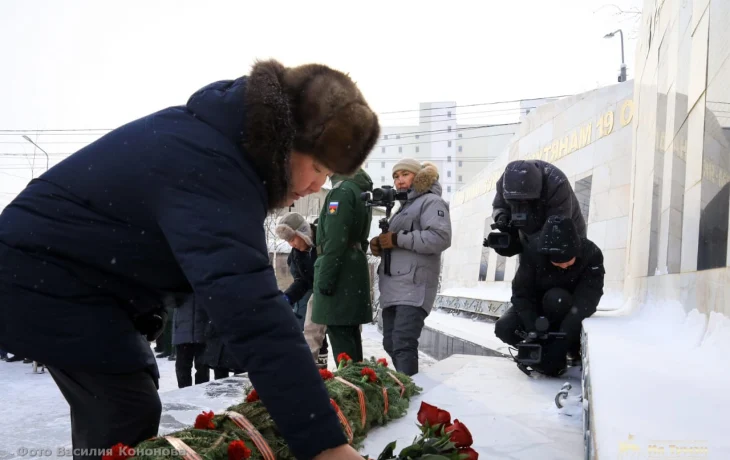 Депутаты Ил Тумэн приняли участие в торжественном митинге памяти воинов-якутян, погибших на озере Ильмень
