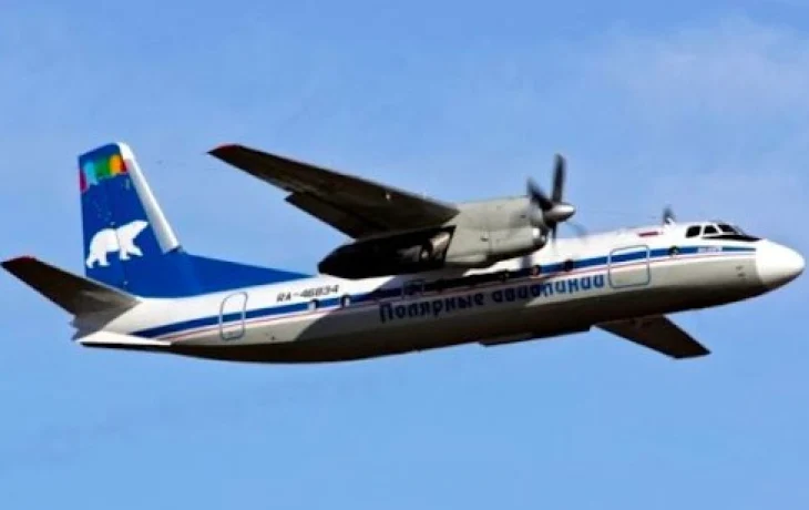 Сломалось шасси? Самолет Ан-24 компании "Полярные авиалинии" сумел совершить посадку