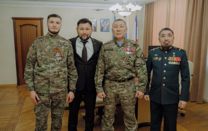 В преддверии Дня защитника Отечества Евгений Григорьев встретился с Героями России