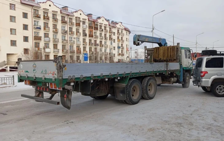 В Якутске жители в районе Сайсары оставались без света по вине водителя манипулятора-эвакуатора