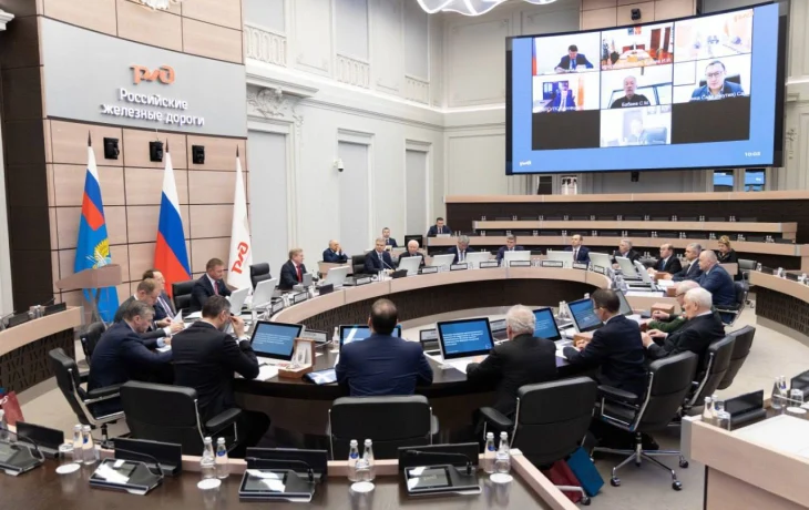 На итоговом заседании по празднованию 50-летия БАМа был озвучен вопрос о строительстве железной дороги до Магадана