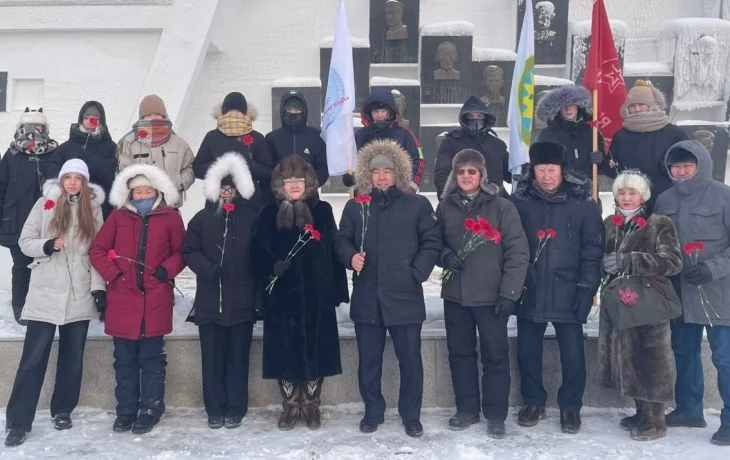 В Якутске возложили цветы в память о Герое Советского Союза Федоре Попове