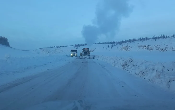 Дорожники восстановили проезд по участку зимника автодороги «Анабар»