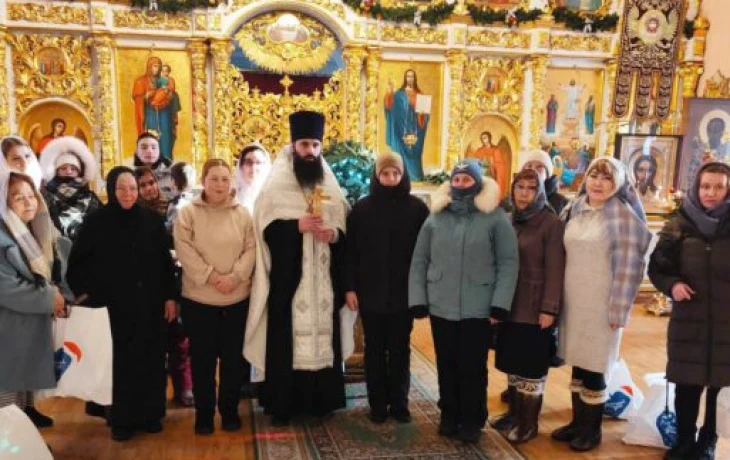 Священники пришли в гости с Рождественскими поздравлениями