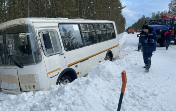 ДТП с пассажирским автобусом: Спасатели деблокировали двери