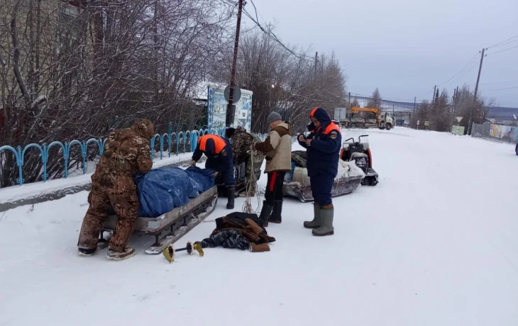 Водолазы Службы спасения выехали на место поисков пропавшего на реке Оленьке коневода