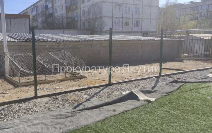 В Якутске школьник получил тяжелые травмы при падении футбольных ворот: Перед судом предстал мужчина, выполнявший монтажные работы