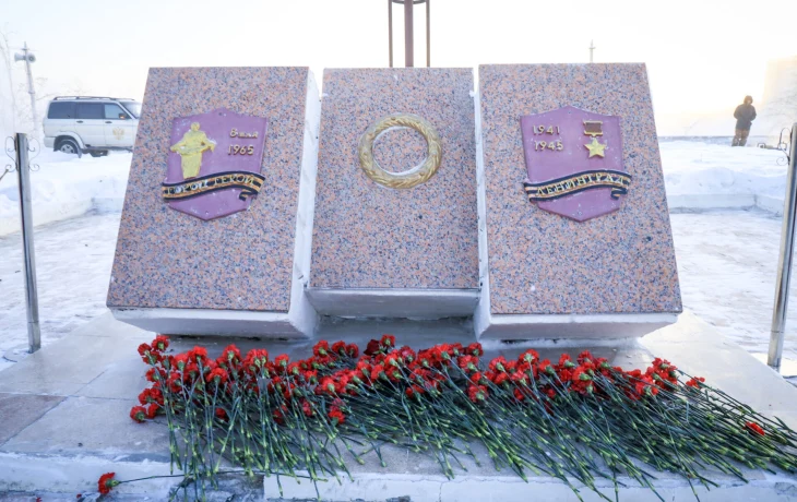 Народные депутаты приняли участие в возложении цветов к мемориальной плите &laquo;Город-герой Ленинград&raquo;
