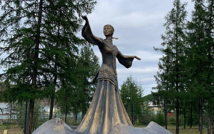 В Батагае установили памятник реке Яне