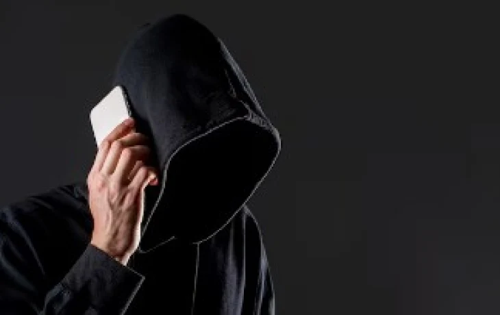 Пенсионерка из Якутии, стараясь спасти деньги от мошенников, отправила им 500 тысяч рублей