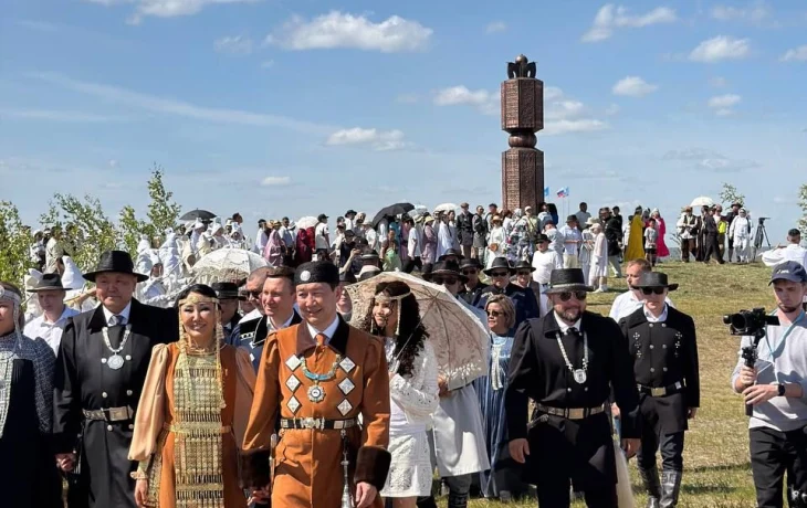 Якутянам не понравилось, что первые лица плохо говорили по-якутски на &laquo;Ысыахе Туймаады&raquo;