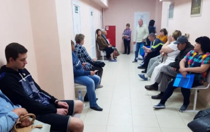 ОМС vs&nbsp;ДМС: почему бесплатный врач может обойтись вам дороже платной страховки