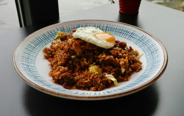 И гостям подать не стыдно &mdash; этот рис на гарнир настолько вкусный, что съедается на раз-два, рецепт уже внутри