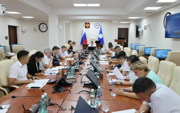 Правительство Якутии продолжает ежедневную работу по обеспечению региона топливом