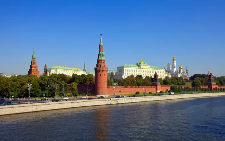 Путин объявил перемирие на 8&ndash;9 мая. Минобороны РФ предупредило об ответном ударе по центру Киева в случае срыва празднования Дня Победы