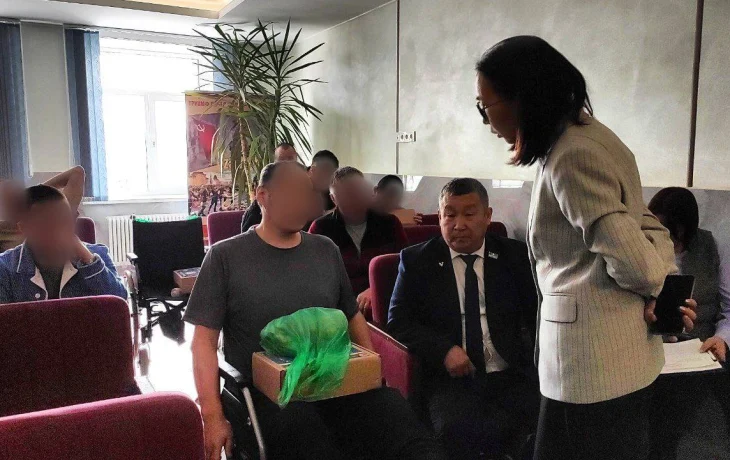 Дмитрий Садовников навестил бойцов-якутян в Хабаровском военном госпитале