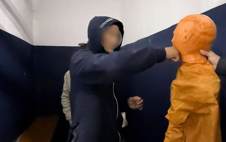 В Якутске пьяный мужчина избил полицейского