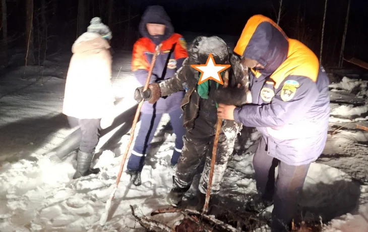 В Верхневилюйском улусе спасатели вызволили из пурги пожилого мужчину и женщину: Пенсионеру понадобилась медпомощь