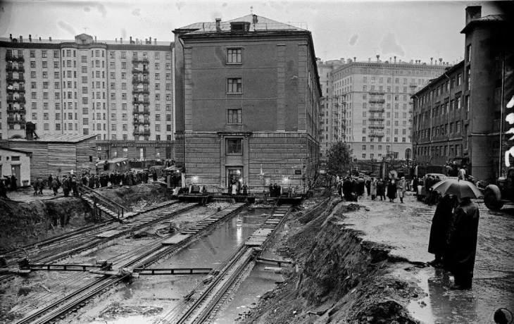 Уснуть и&nbsp;проснуться в&nbsp;новом месте: как&nbsp;в&nbsp;довоенной Москве незаметно переносили дома&nbsp;&mdash; хитрая технология
