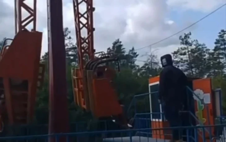 Появилось видео первых секунд ЧП на аттракционе &laquo;Зигзаг&raquo; в Якутске