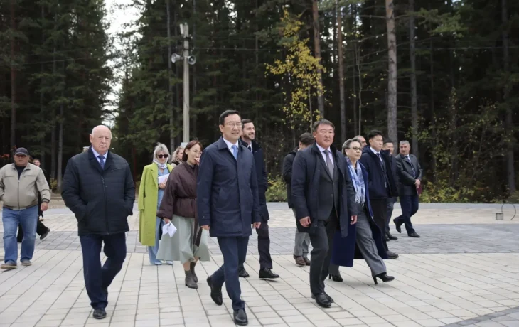 Айсен Николаев проверил благоустройство парка &laquo;Ойуур&raquo; в Ленском районе
