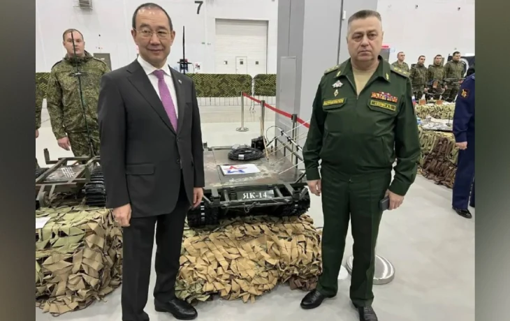 Глава Якутии и замминистра обороны РФ оценили передовые роботизированные системы