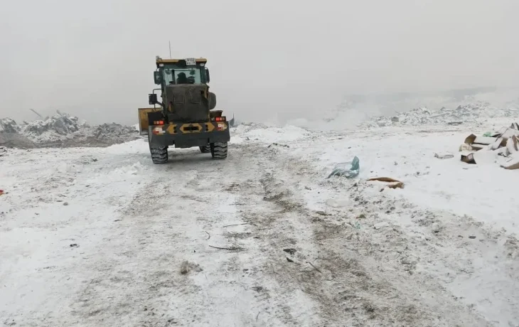 В Нижнем Бестяхе Якутии тушат возгорание на свалке