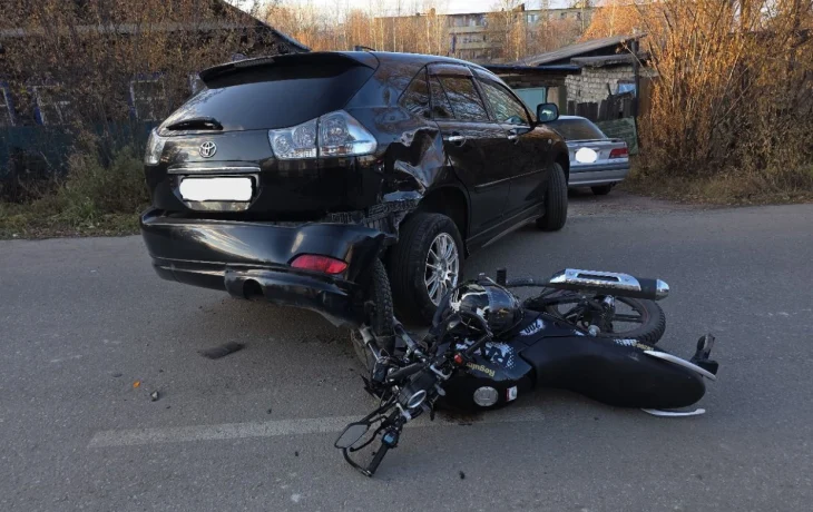 13-летний мотоциклист попал под колеса иномарки. Подросток госпитализирован