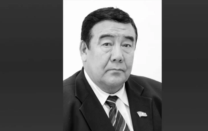 На 79-м году жизни умер Александр Уаров