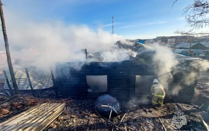 Мужчина погиб при пожаре в частном доме в Горном районе Якутии