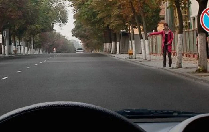 Парковка под знаком: можно ли по ПДД остановиться и взять пассажира &mdash; ошибаются 74%
