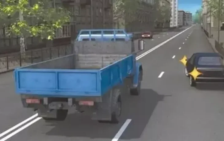 Надо ли пропустить грузовик или можно ехать &mdash; 3 варианта ответа, какой из них верный: вопрос ПДД, на котором ошибаются даже отличники автошкол