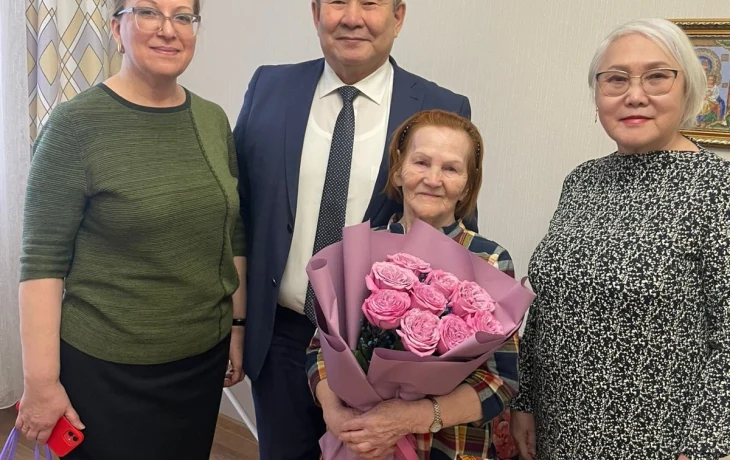 Ветерана здравоохранения Якутии поздравили с 90-летием