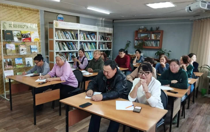 Главный редактор журнала &laquo;Чолбон&raquo; провел в Таттинском улусе диктант ко Дню государственности