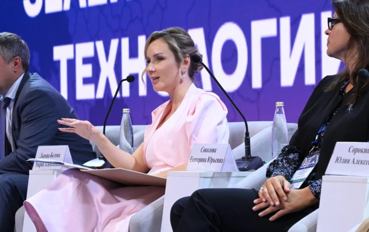 &laquo;Семьям рады&raquo;: Львова-Белова предложила распространить сертификат на парки и дворы