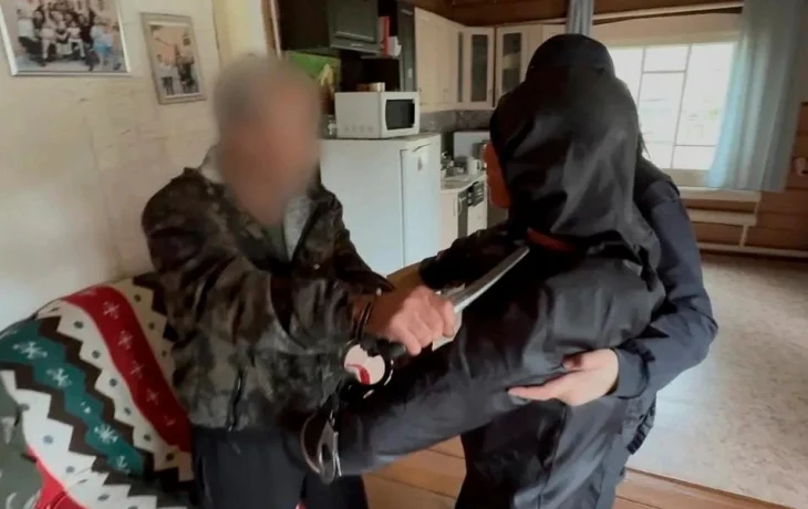 В Вилюйском районе мужчина убил знакомого кустарным ножом