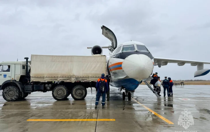 Бе-200 доставил хабаровских спасателей в Якутию