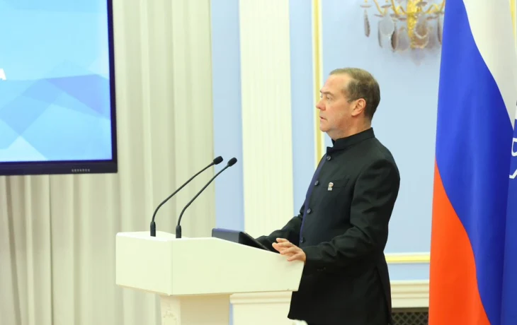 Медведев: Программа &laquo;Единой России&raquo; должна включать и идеологию, и решение насущных проблем