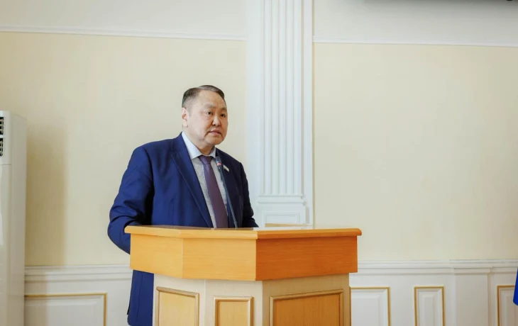 Альберт Семенов предложил усилить социальные гарантии муниципальной службы