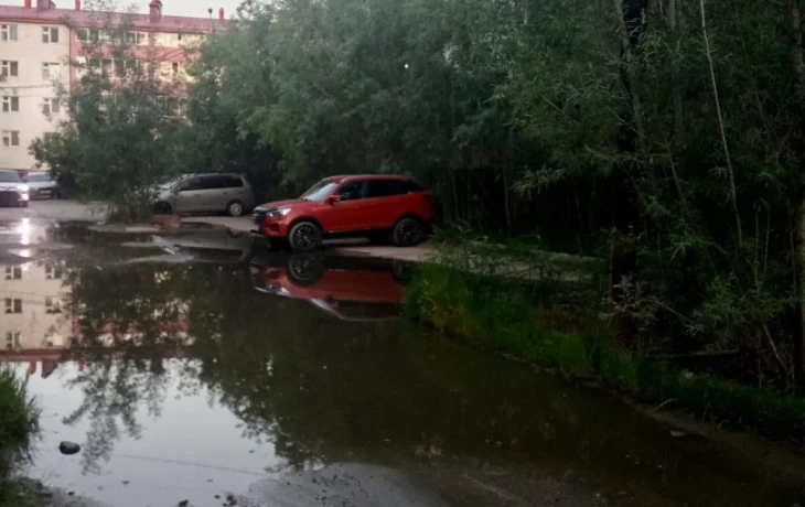 &laquo;Вонь страшная&raquo;: жильцы дома на Жорницкого вторые сутки тонут в фекалиях