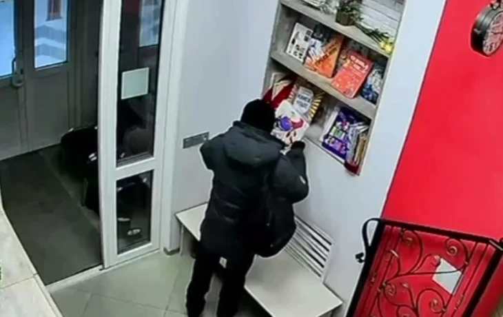В Якутске коллекционер книг украл дорогостоящую энциклопедию из языковой школы
