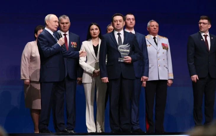 Владимир Путин наградил победителя премии &laquo;Служение&raquo;