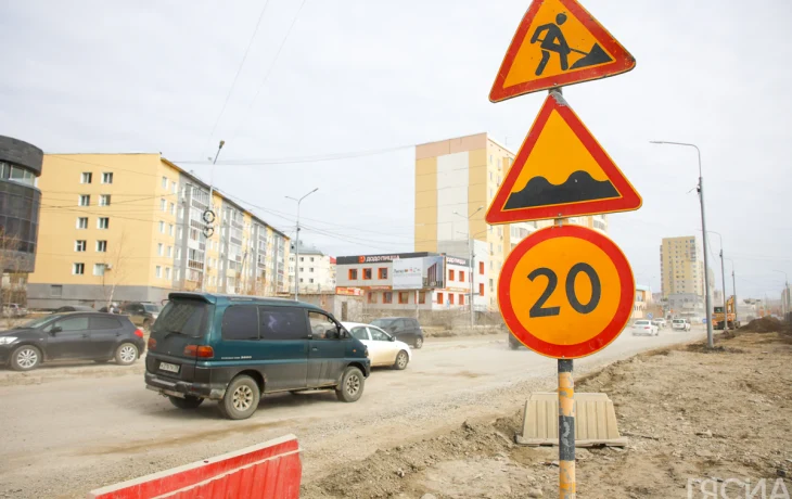 Деревья вырубят и обрежут на улице Ойунского в Якутске