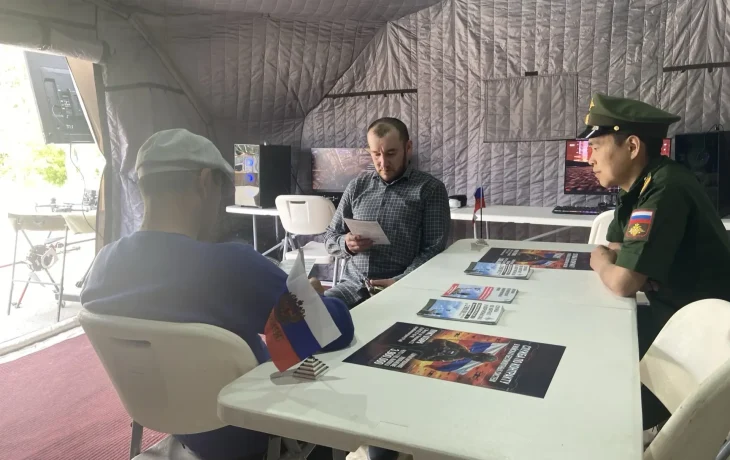 В Якутске в выходные работал мобильный пункт отбора на контрактную службу