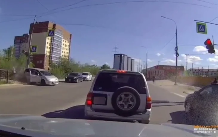 ГАИ Якутска опровергла слухи о ребёнке за рулём: в ДТП с &laquo;Toyota Wish&raquo; перепутал педали водитель