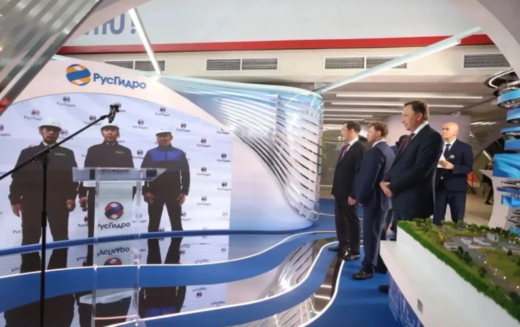 На ВЭФ запущены новые гибридные энергокомплексы Якутии