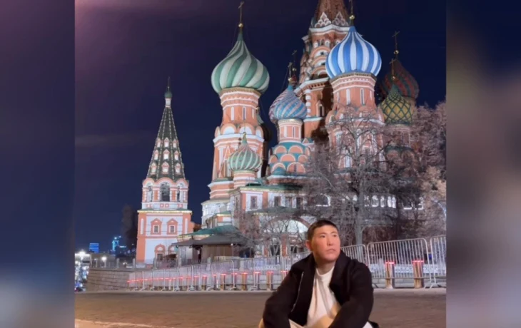 Звезда шоу "Молодые ножи" Вова Герасимов переночевал на улице в Москве